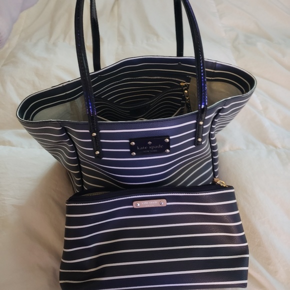 **SOLD** Kate Spade tote and pouch - Picture 4 of 6